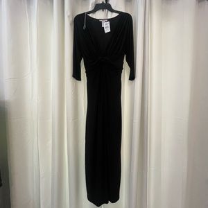 Beautiful long black dress, 3/4 sleeve, neckline